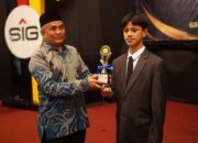 Tiga Siswa SMP Semen Padang Raih Nilai 100 pada Bahasa Inggris dan Matematika