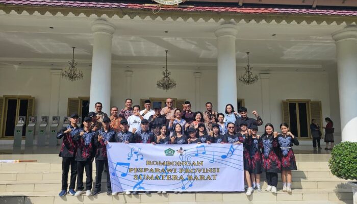 Sekdaprov Lepas Keberangkatan Kontingen Sumbar Menuju Pesparawi Nasional XIV di Papua
