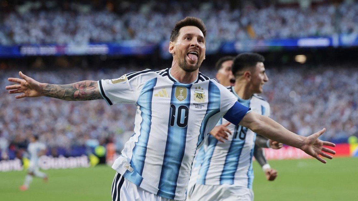 Selebrasi Lionel Messi usai mencetak gol ke gawang Aljazair. (dok. istimewa)