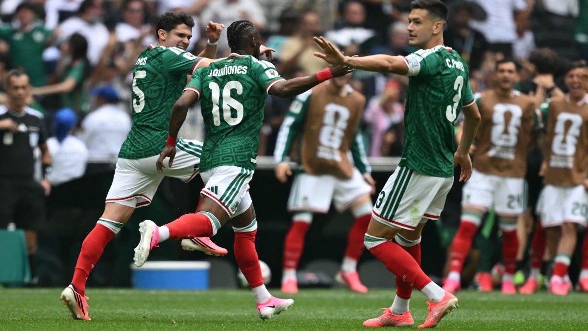 Julian Quinones merayakan gol pertama timnya dalam pertandingan sepak bola Grup A Piala Dunia 2026 antara Meksiko vs Afrika Selatan di Stadion Azteca Mexico City pada 11 Juni 2026. (Foto oleh Yuri CORTEZ / AFP)