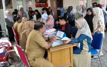 Suasana pendaftaran siswa baru di Padang. (dok. istimewa)