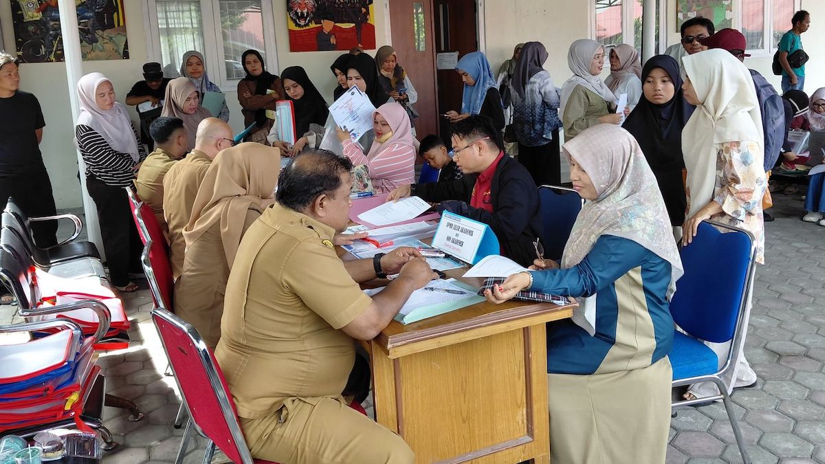 Suasana pendaftaran siswa baru di Padang. (dok. istimewa)
