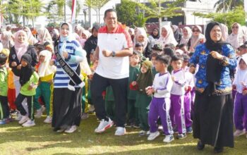 Yota Balad Ikuti Senam Massal Bersama 1.200 Anak TK dan PAUD Se-Kota Pariaman