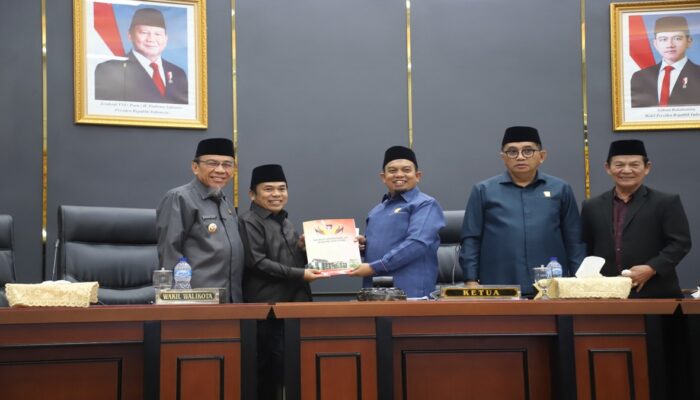 Seluruh Fraksi DPRD Padang Sepakat, Ranperda Penguatan Lembaga Adat dan Pelestarian Nilai Budaya Minangkabau Segera Disahkan