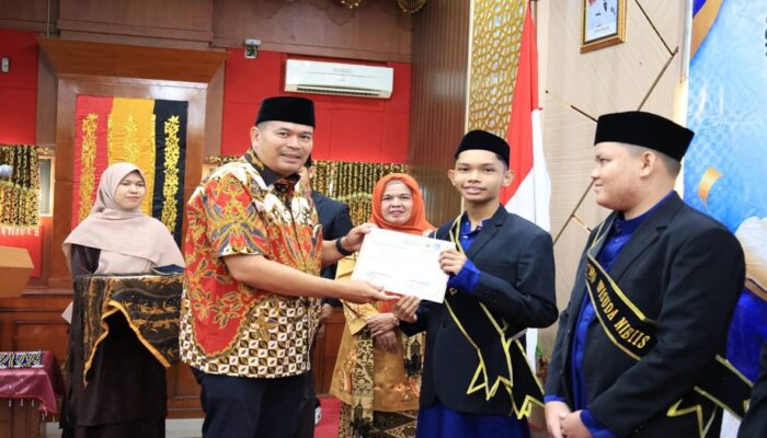 Puluhan Siswa NIBIIS Pariaman Diwisuda Tahfiz, Wali Kota Sampaikan Pesan Haru