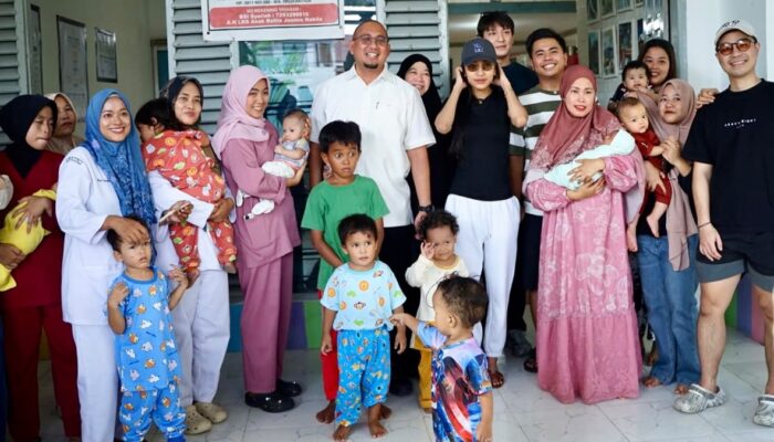 Andre Rosiade Tepati Janji Ajak Azizah Kunjungi Panti Anak Terlantar, Bantu Rp30 Juta dan Siap jadi Donatur Tetap
