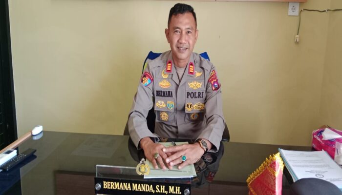 Sambut HUT Bhayangkara ke-80, Polsek Pasaman Gelar Nobar Piala Dunia Bersama Warga