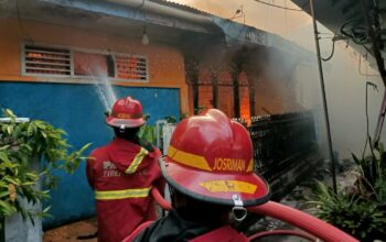 Kebakaran Hebat di Padang Barat, 2 Rumah, 32 Kontrakan dan Gudang Spare Part Ludes