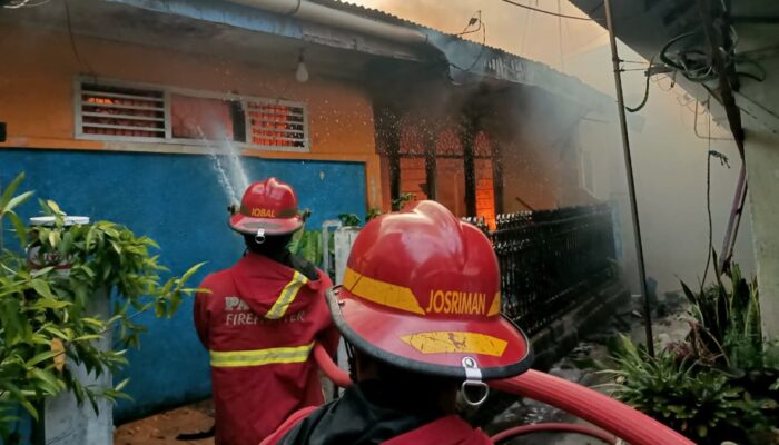 Kebakaran Hebat di Padang Barat, 2 Rumah, 32 Kontrakan dan Gudang Spare Part Ludes