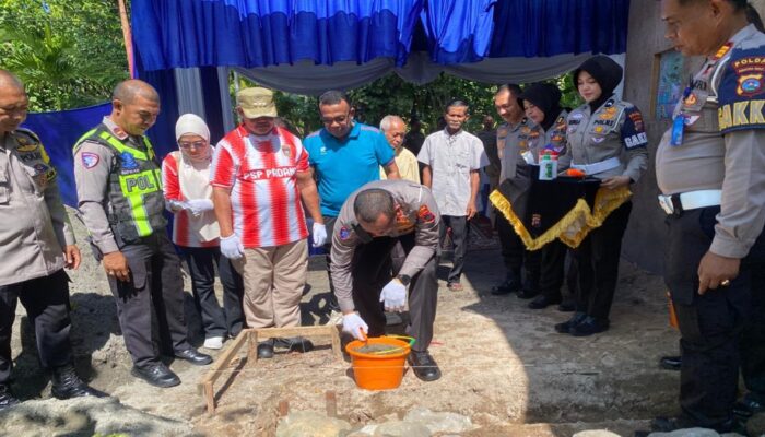 Polri Hadir untuk Masyarakat, Ditlantas Polda Sumbar Bedah Rumah Warga Kurang Mampu