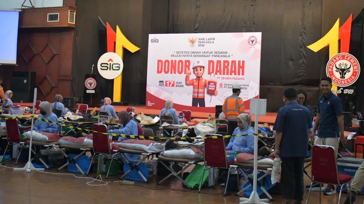 Donor darah Hari Pancasila PT Semen Padang. (dok. istimewa)