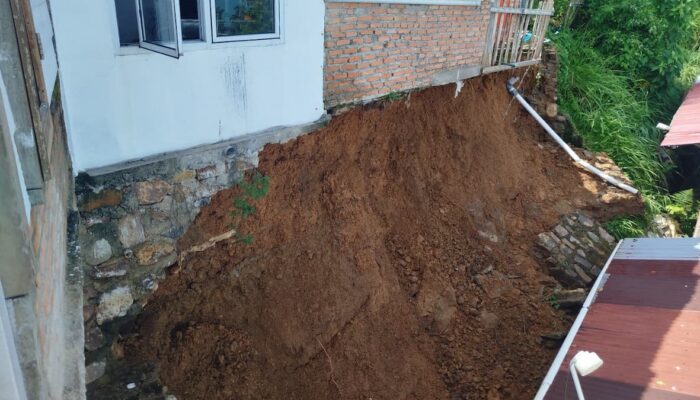 Cuaca Ekstrem Picu Tanah Terban di Padang Selatan, Satu Rumah Terdampak