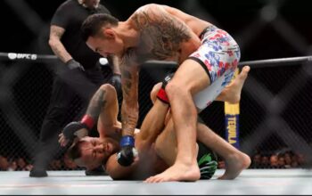 Comeback Conor McGregor Berakhir Tragis, Cedera Kaki Paksa Duel Lawan Max Holloway Berhenti