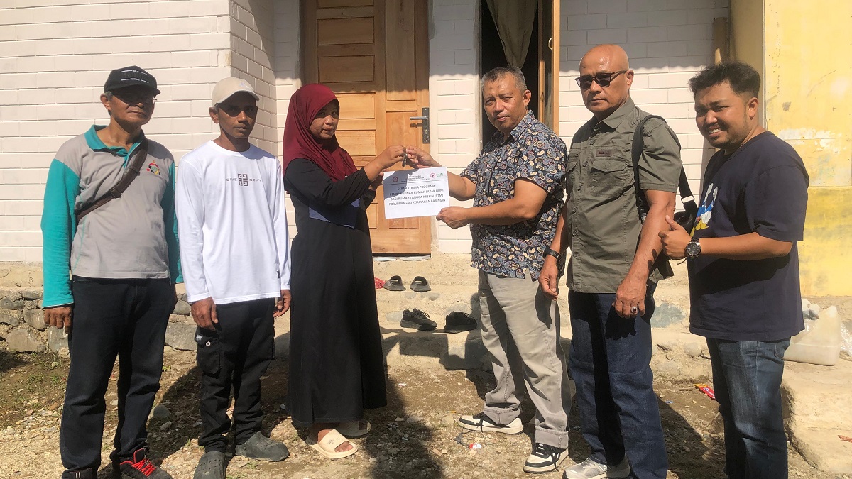 Bantuan bedah rumah dari PT Semen Padang. (dok. istimewa)