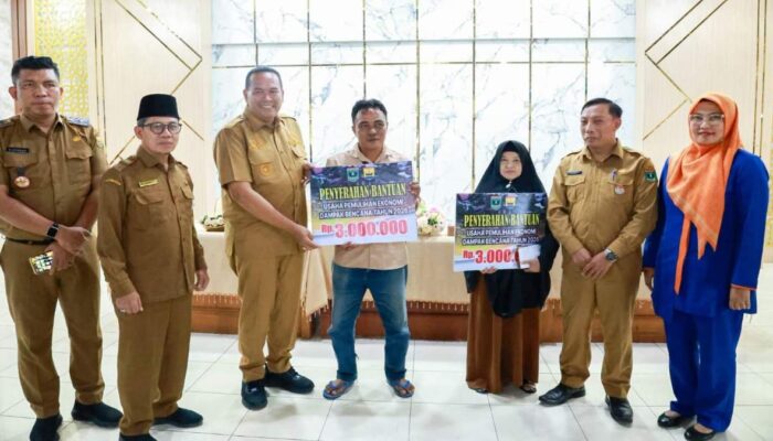 57 Orang Terima Modal Usaha Korban Bencana Hidrometeorologi