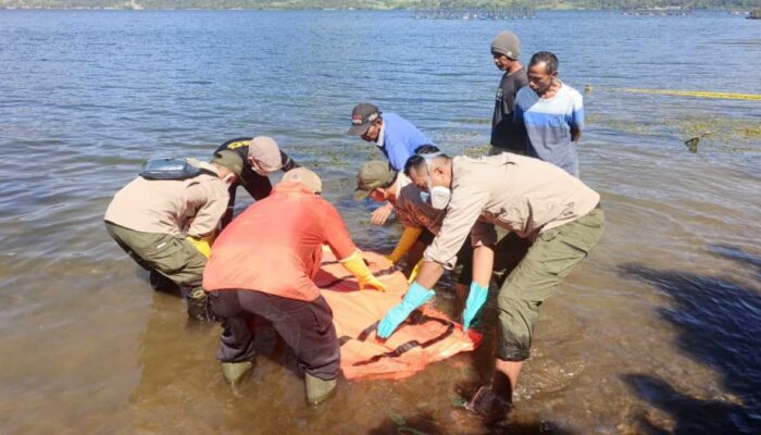 Mayat Terapung di Danau Singkarak Dievakuasi Tim Basarnas Padang