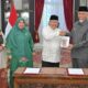Mahyeldi Ajak Kampus Jadikan Hibah Buku Sastra Tamil Media Penguat Riset dan Pelestarian Warisan Minangkabau