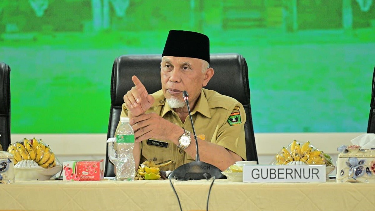 Gubernur Mahyeldi saat beri sambutan dalam pertemuan dengan BKD. (dok. adpsb)