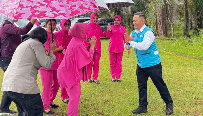 Ketua Bhayangkari Sumbar dan PLN Survey Program Bedah Rumah serta Bantuan Listrik Gratis