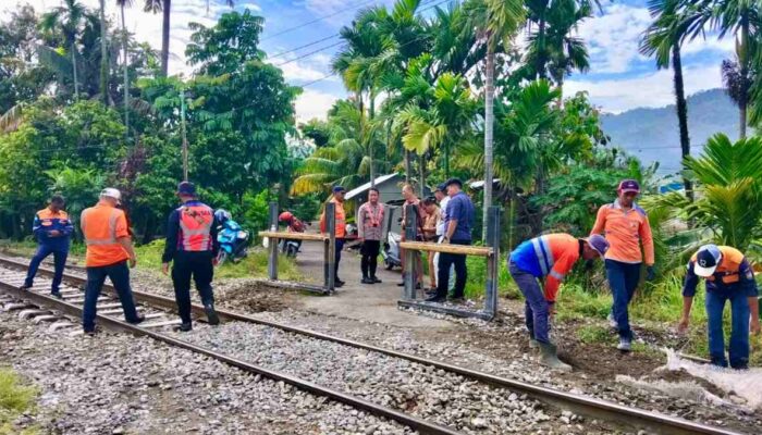 KAI Divre II Sumbar Tuntaskan Penutupan 35 Perlintasan Liar