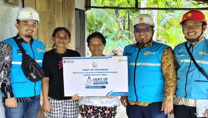 Terangi Mentawai hingga Pelosok, PLN Salurkan Bantuan Pasang Baru Listrik Gratis bagi 22 Keluarga di Mara dan Pagai