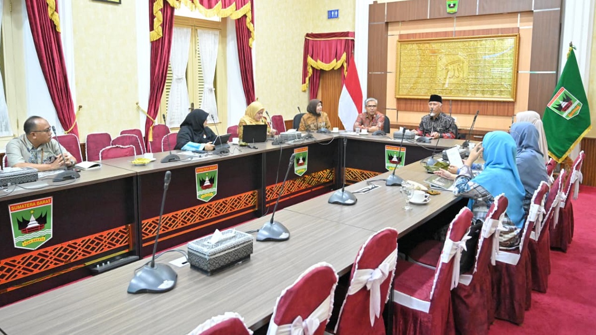 Pertemuan Gubernur Mahyeldi dengan akademisi terkait Biovora. (dok. adpsb)