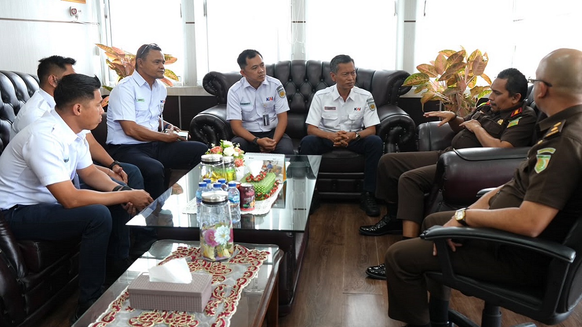 Pertemuan jajaran KAI Divre II Sumbar dengan Kajari Bukittinggi. (dok. istimewa)
