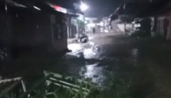 BPBD Agam: 450 Warga Mengungsi, 60 Orang Sempat Terjebak Banjir di Sungai Batang