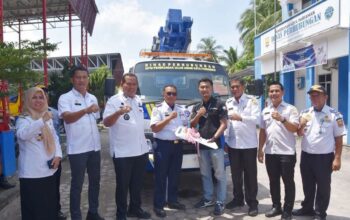Wali Kota Pariaman Yota Balad uji mobil Skylift. (dok. istimewa)