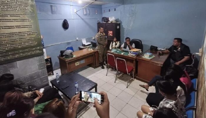 Satpol PP Padang Pariaman Jaring Sembilan Pemandu Lagu dalam Razia Hiburan Malam
