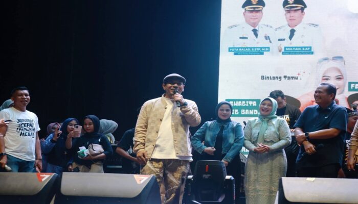 Fauzana dan Buset Hibur Ribuan Warga di Puncak HUT ke-24 Kota Pariaman