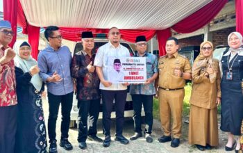 Andre Rosiade Serahkan Ambulans untuk Warga Pagambiran, Tegaskan Komitmen Hadir dengan Kerja Nyata
