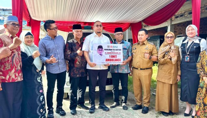 Andre Rosiade Serahkan Ambulans untuk Warga Pagambiran, Tegaskan Komitmen Hadir dengan Kerja Nyata