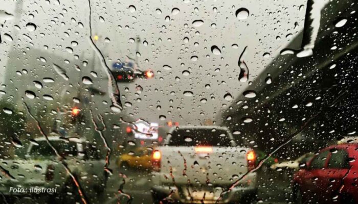 Waspada! Hujan dan Petir Berpotensi Guyur Sejumlah Wilayah Sumbar Hari Ini