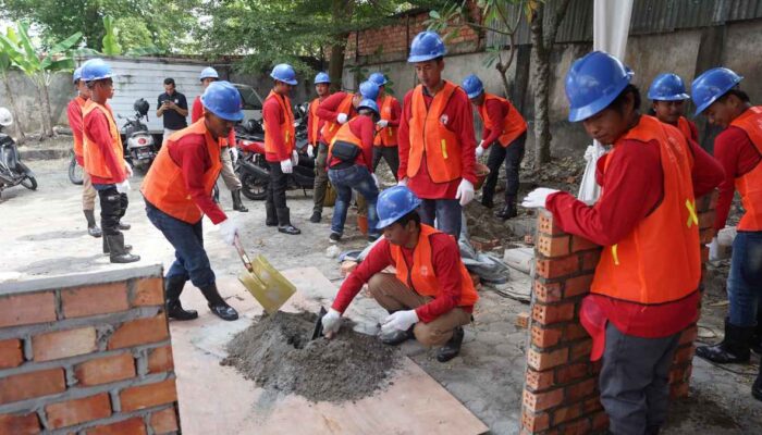 PT Semen Padang Bekali 90 Jago Bangunan di Jambi dengan Sertifikasi Kompetensi