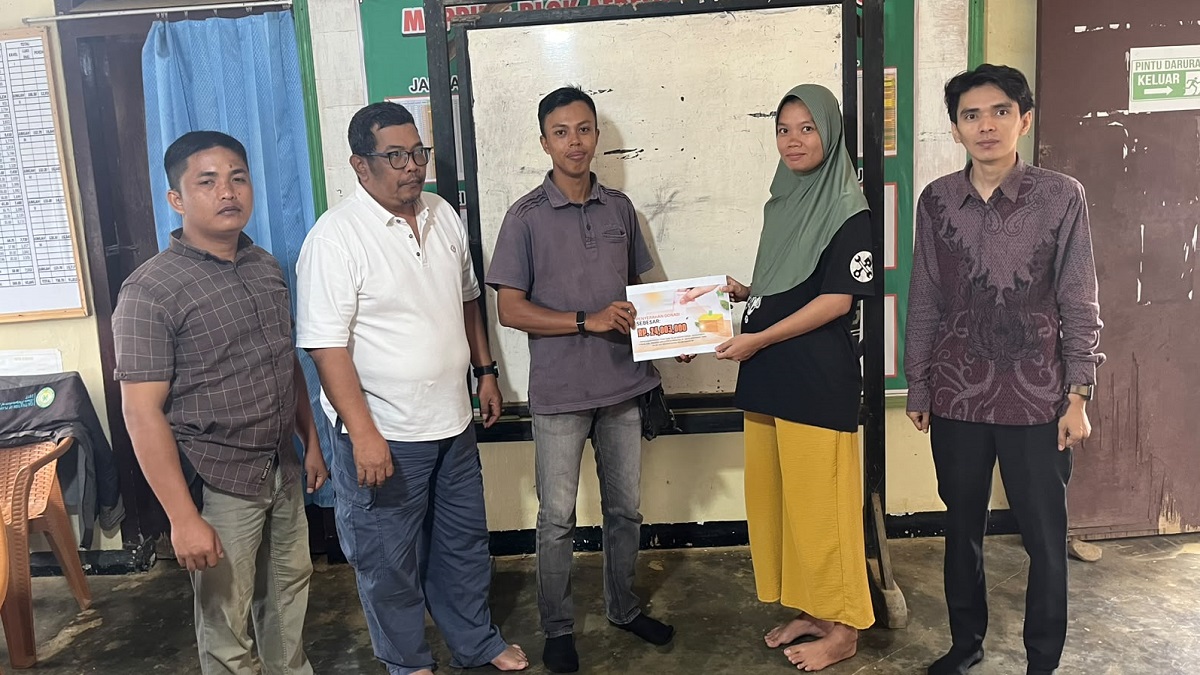Bantuan PTPN IV untuk pengobatan putri karyawan. (dok. istimewa)