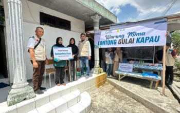 Bantuan dari YBM PLN Bukittinggi serahkan bantuan. (dok. istimewa)