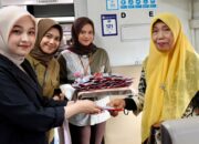 Semarak HJK Padang ke-357, KAI Divre II Sumbar Sapa Pelanggan dengan Berbagi Apresiasi di Stasiun Padang