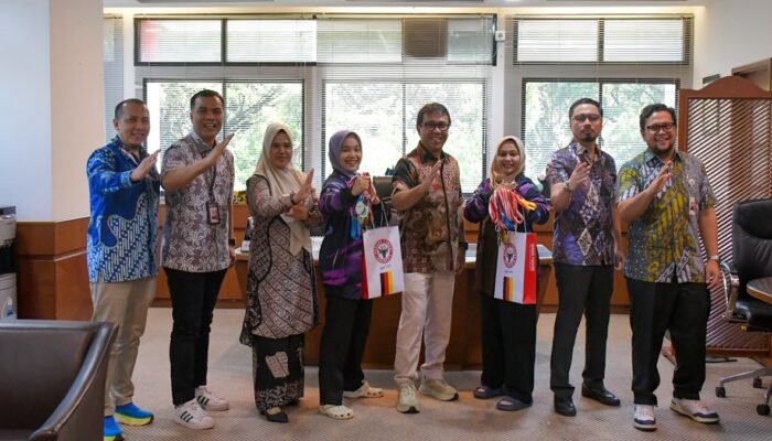 Wakili Indonesia di Vietnam, Dirut PT Semen Padang Lepas Dua Pesilat Binaan PT Semen Padang
