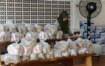 Distribusi bantuan Pemko Padnag untuk korban banjir. (dok. istimewa)