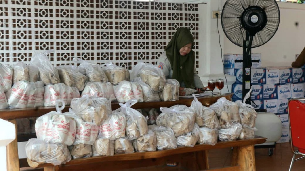 Distribusi bantuan Pemko Padnag untuk korban banjir. (dok. istimewa)