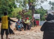 Evakuasi warga terjebak banjir di Kuranji. (dok. istimewa)
