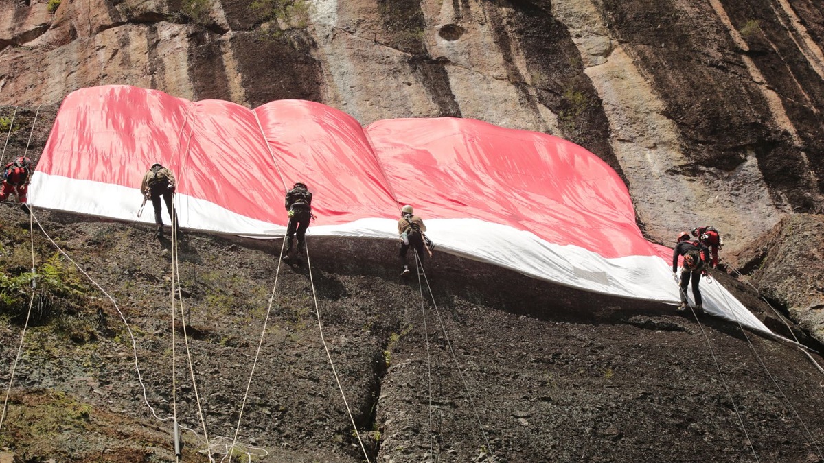 FPTI Sumbar gelar upacara HUT RI ke-81 di tebing Lembah Harau. (dok. istimewa)