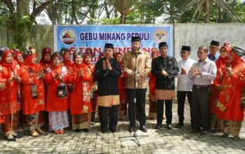 LKAAM dan Gebu Minang Sumbar Siapkan 5 Ton Rendang untuk Korban Gempa NTT
