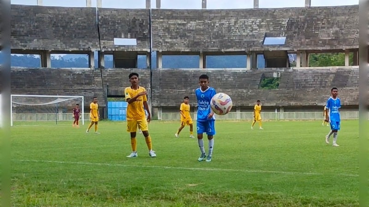 Grup E Piala Soerantin 2026 KU 15 saat bermain di Stadion Utama Sumbar. (dok. istimewa)