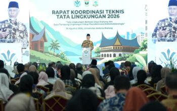 Gubernur Mahyeldi beri sambutan di Rakor Teknis Tata Lingkungan 2026. (dok. istimewa)