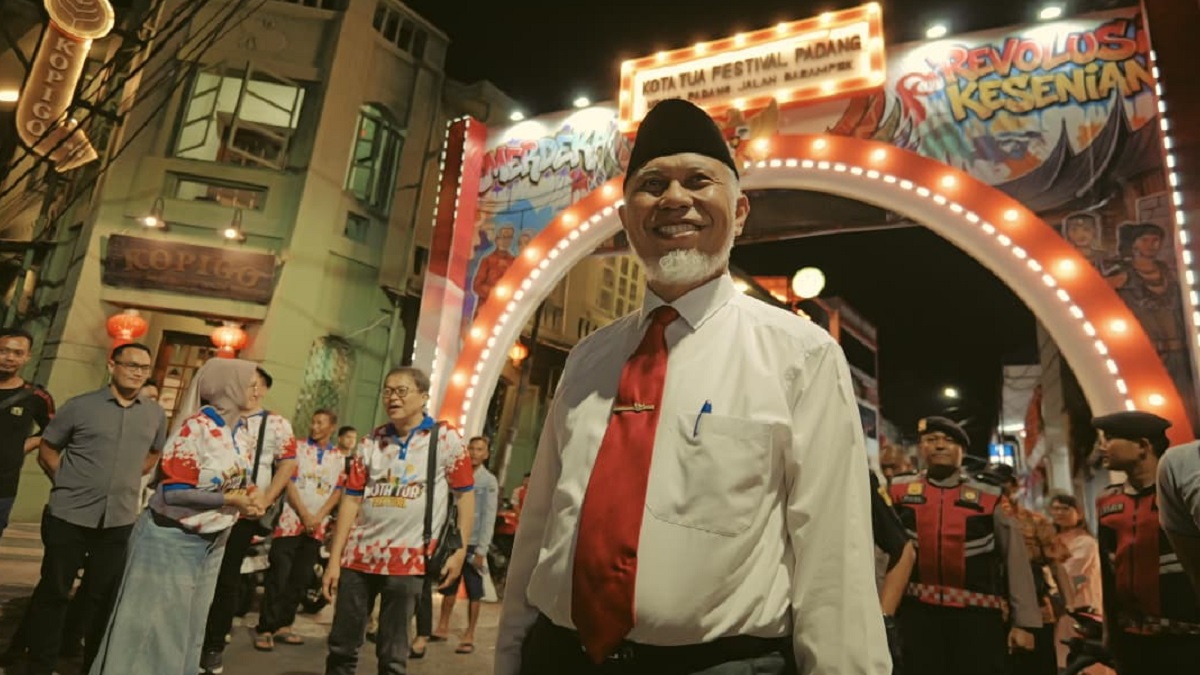 Gubernur Mahyeldi hadiri iven Festival Kota Tua 2026 sekaligus iven barongsai Internasional di kawasan Pondok. (dok. istimewa)