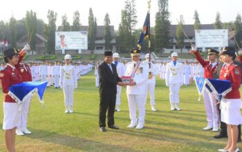 Gubernur Mahyeldi raih penghargaan dari IPDN. (dok. istimewa)