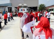 Bukan Tarik Tambang, Ini Tarik Lokomotif! KAI Divre II Sumbar Adu Kompak Gerakkan 42 Ton