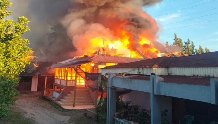 Kebakaran Dua Rumah di Pasar Ambacang Padang, 15 Jiwa Dilaporkan Terdampak